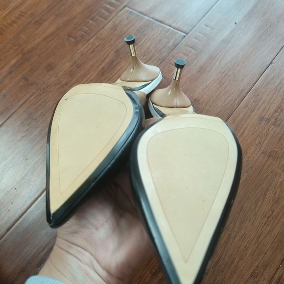 Zara white and black heels with silver heels size 6 used in good condition.. - Picture 4 of 10